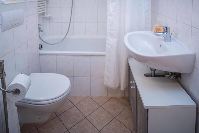 H&H Apartments Im Herzen Der Stadt Teilweise Mit Balkon Ruhig Zentral Modern Mit Kueche 格赖夫斯瓦尔德 外观 照片